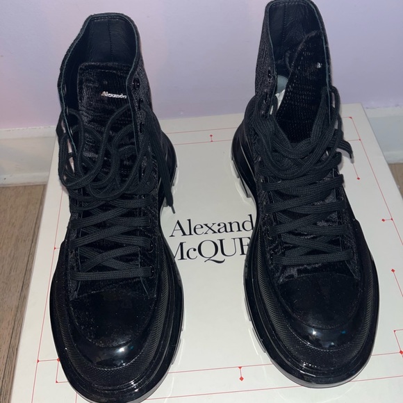 Velvet & Patent Leather Alexander McQueen Boots - Picture 3 of 6